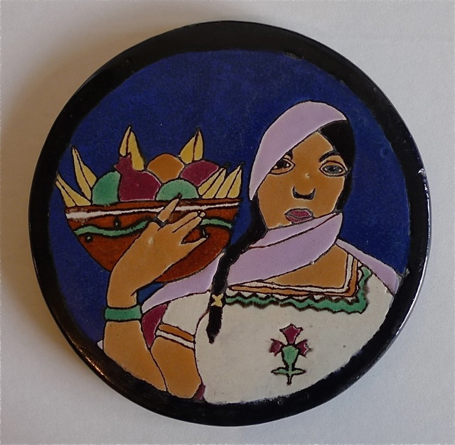 Lamosa Round Tile with Woman