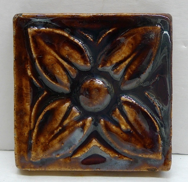 Tudor Medallion Tile